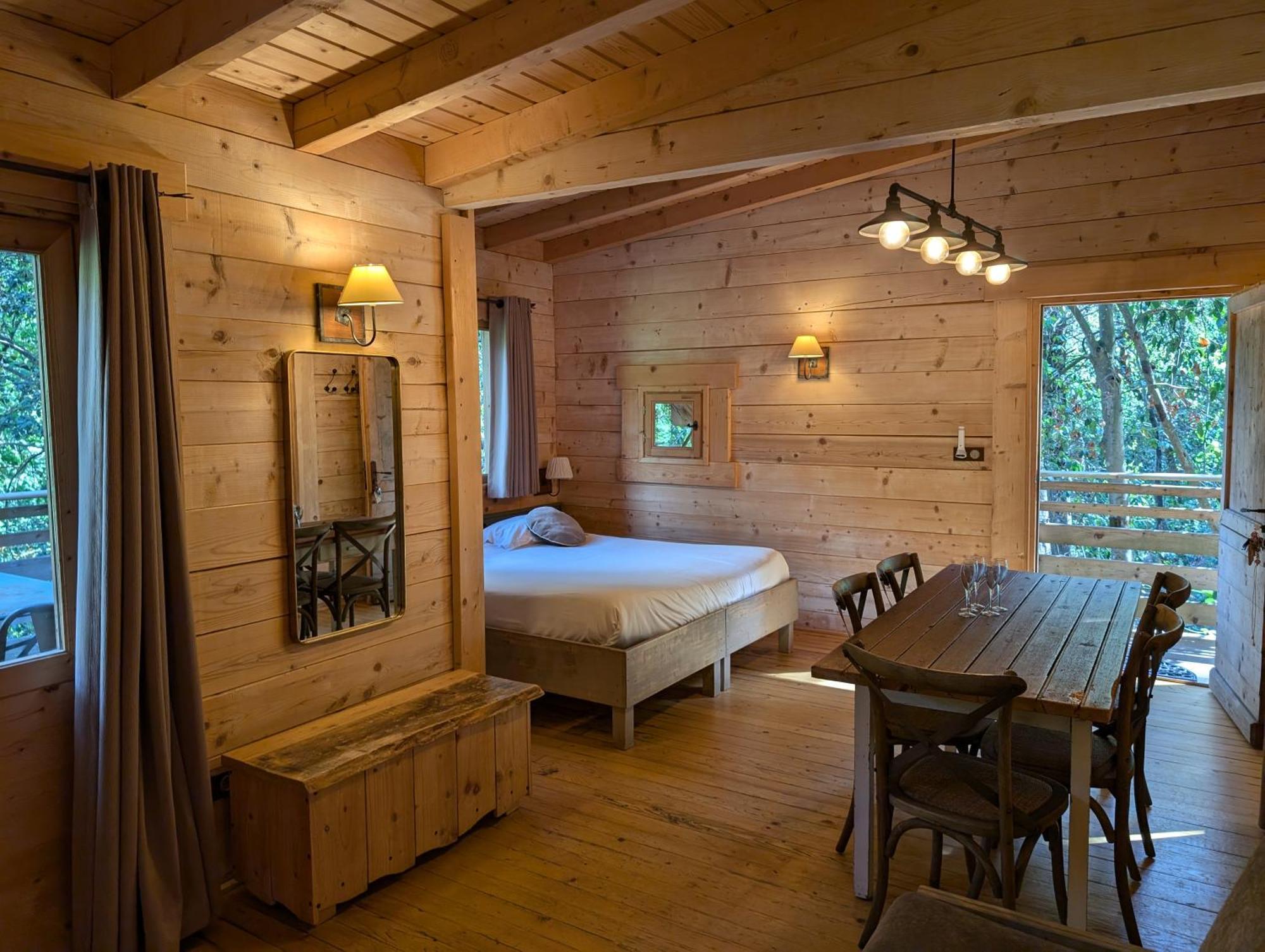 Les Cabanes Dans Les Bois Logis Hotel Villedubert Luaran gambar