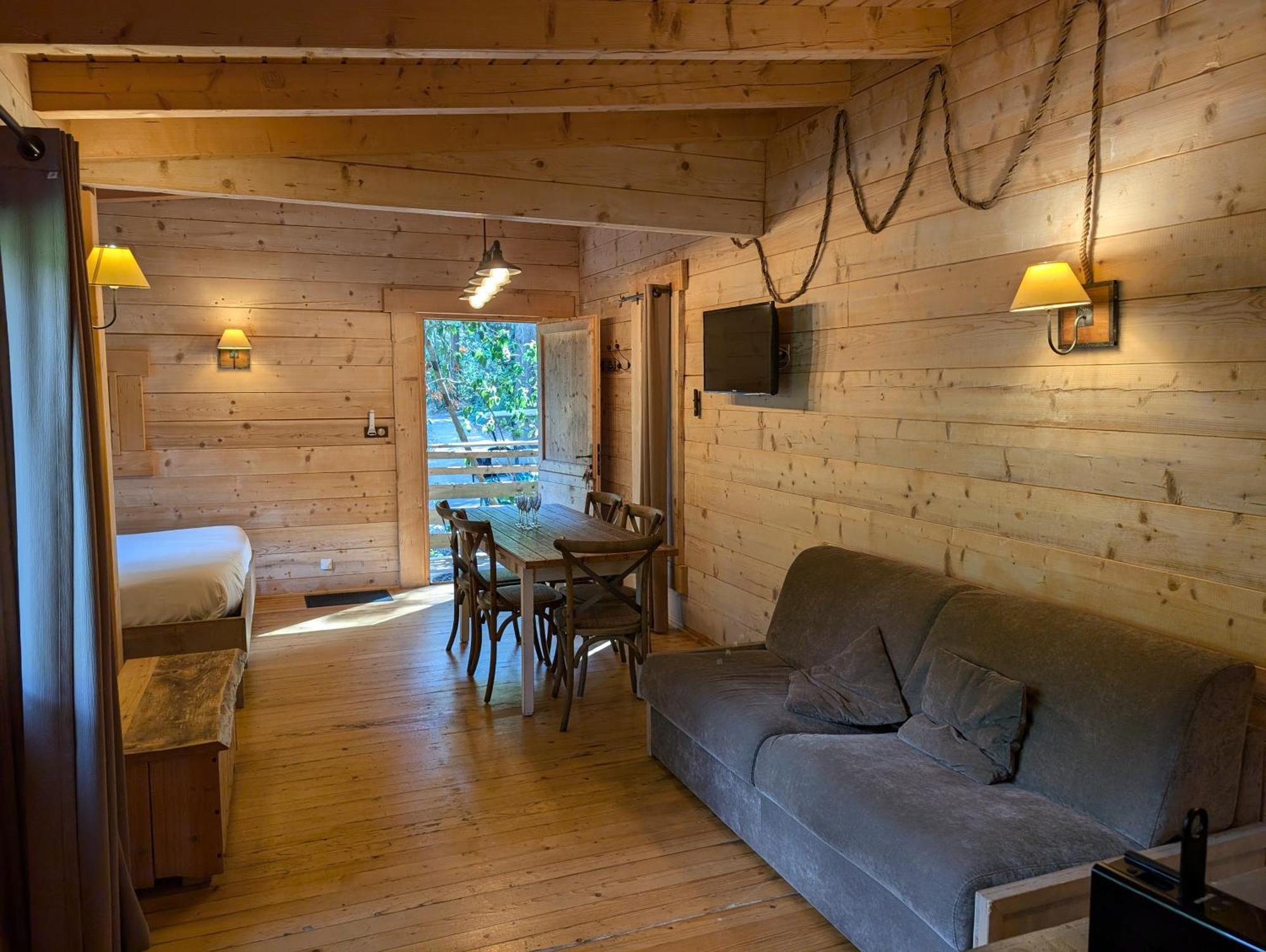Les Cabanes Dans Les Bois Logis Hotel Villedubert Luaran gambar