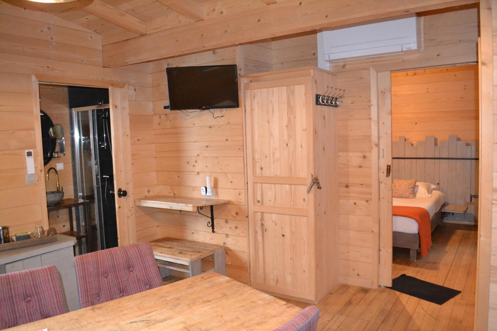 Les Cabanes Dans Les Bois Logis Hotel Villedubert Luaran gambar