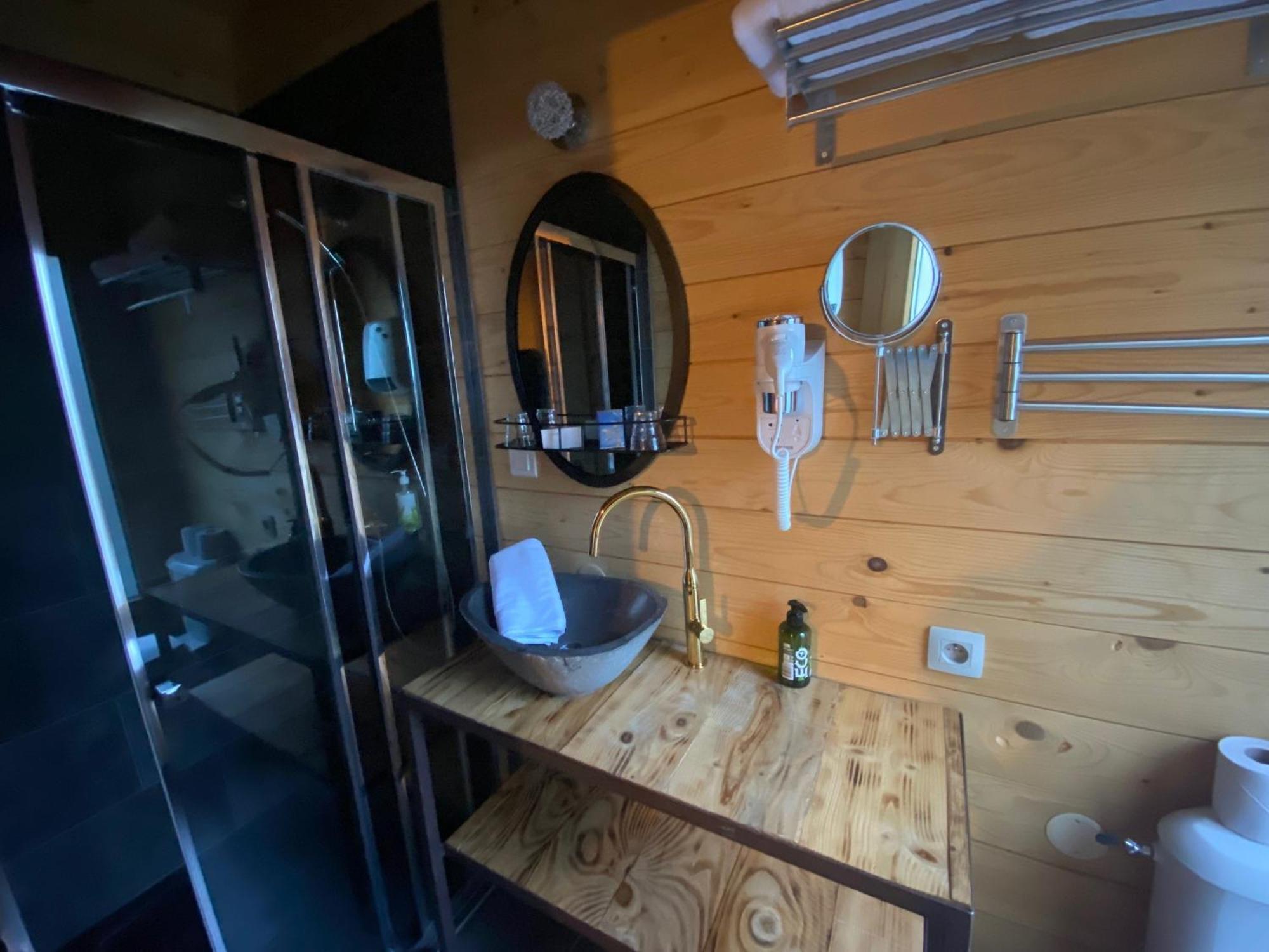Les Cabanes Dans Les Bois Logis Hotel Villedubert Luaran gambar