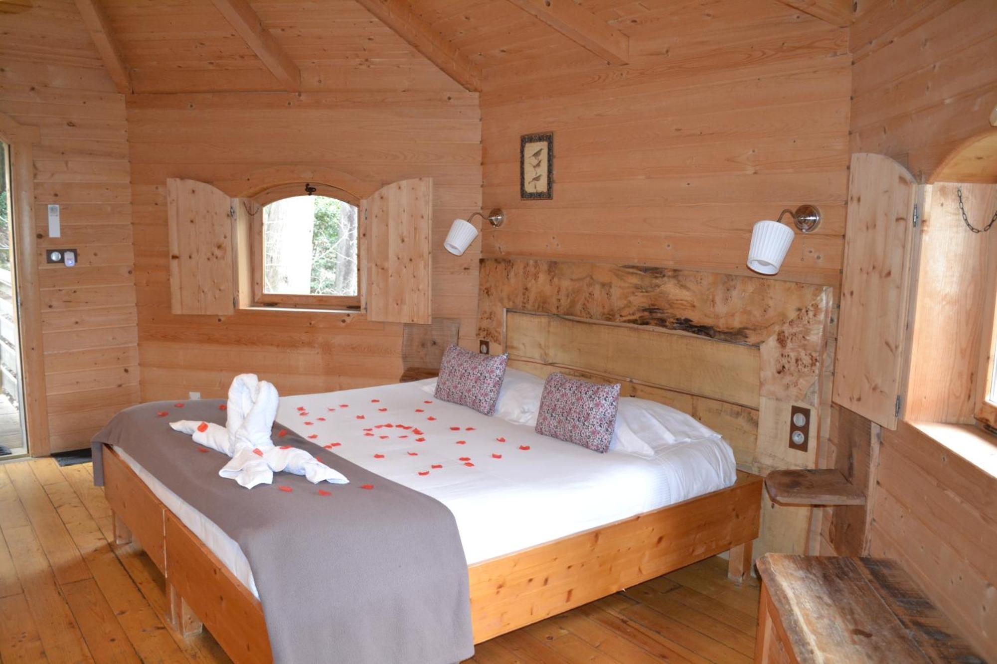 Les Cabanes Dans Les Bois Logis Hotel Villedubert Luaran gambar